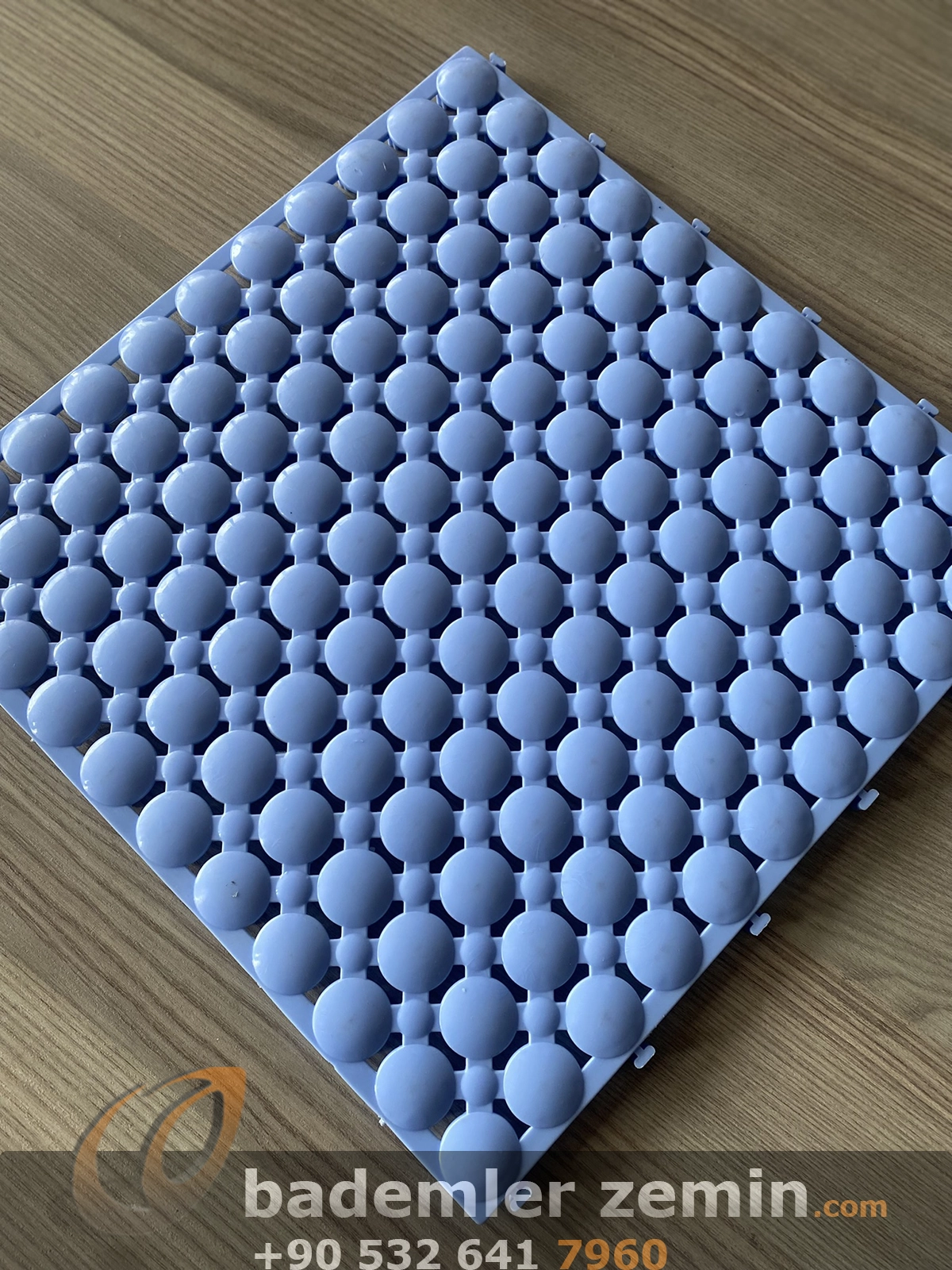 Mavi Islak Zemin Karo